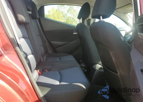 2019 Toyota Yaris L z USA, uszkodzony, nr VIN 3MYDLBYV2KY514575